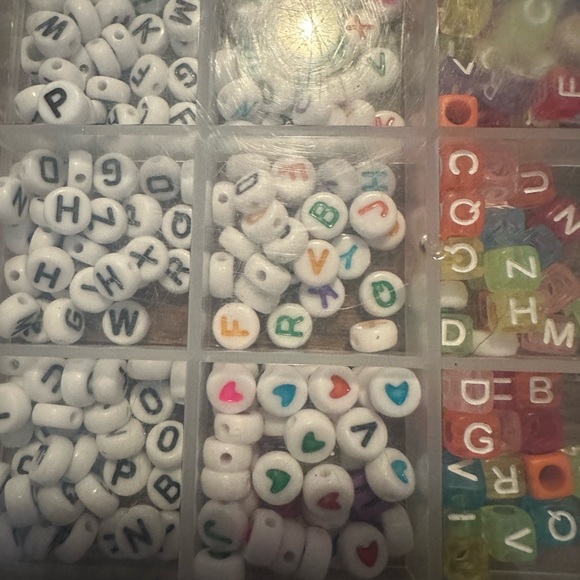 Assorted beads for crafts and jew making - Picture 4 of 6